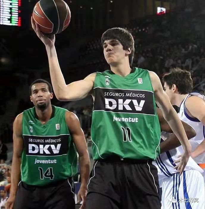 2025铁岭莲花湿地半程马拉松参赛服装完赛奖牌