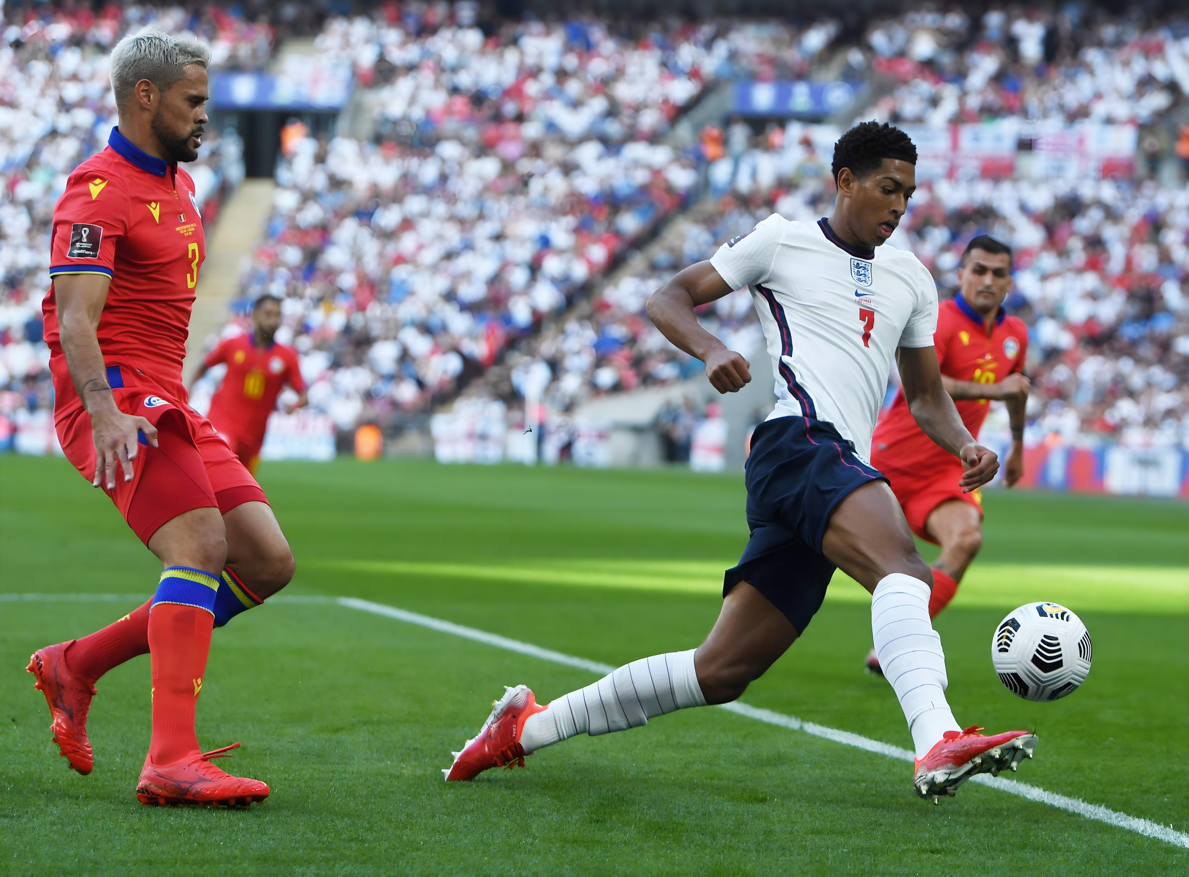 面临着来自 面临着来自